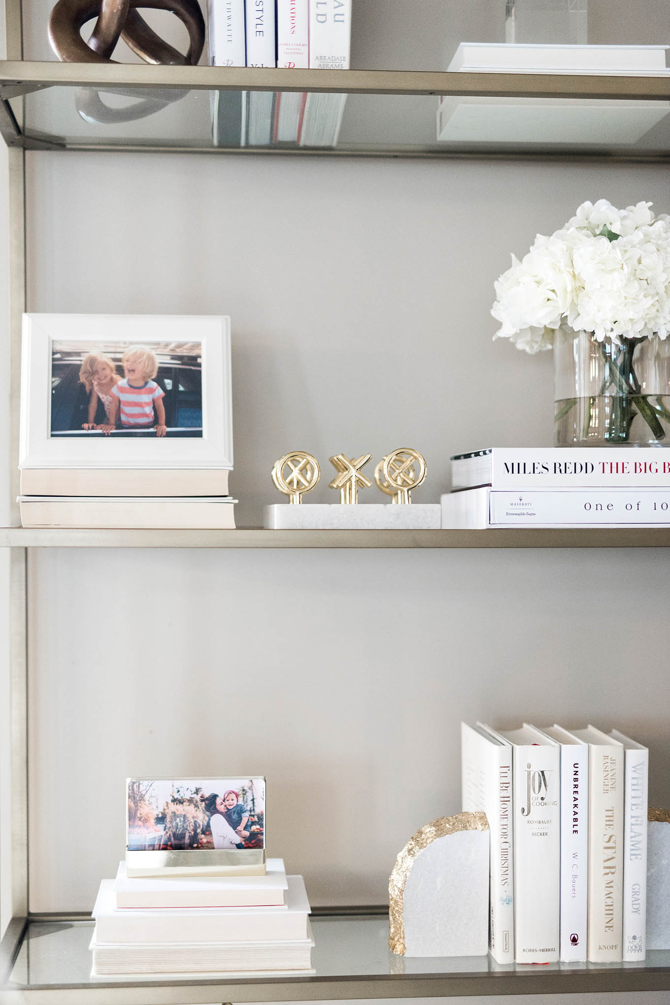 5 things your bookcase needs
