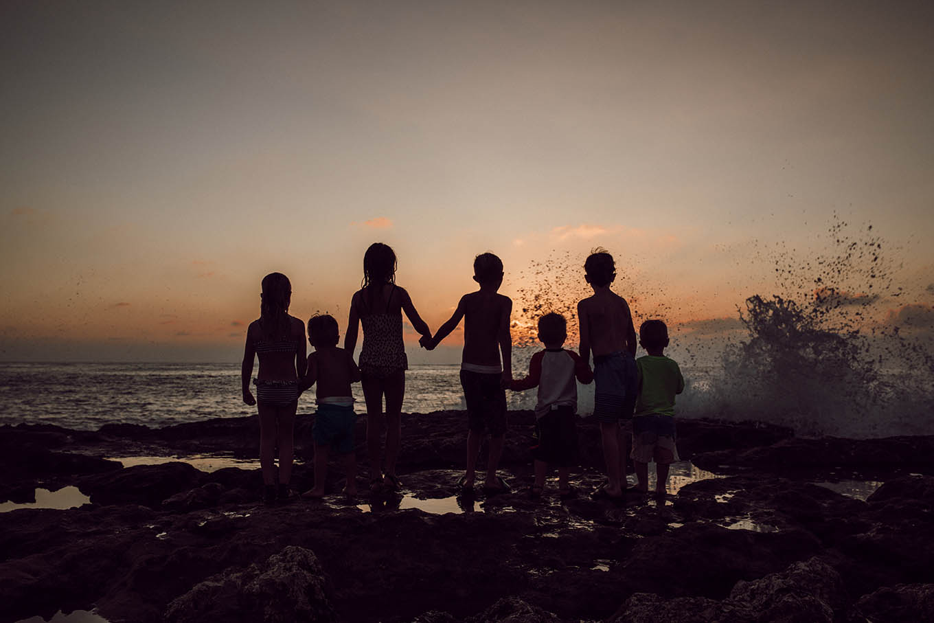 kids sunset in hawaii