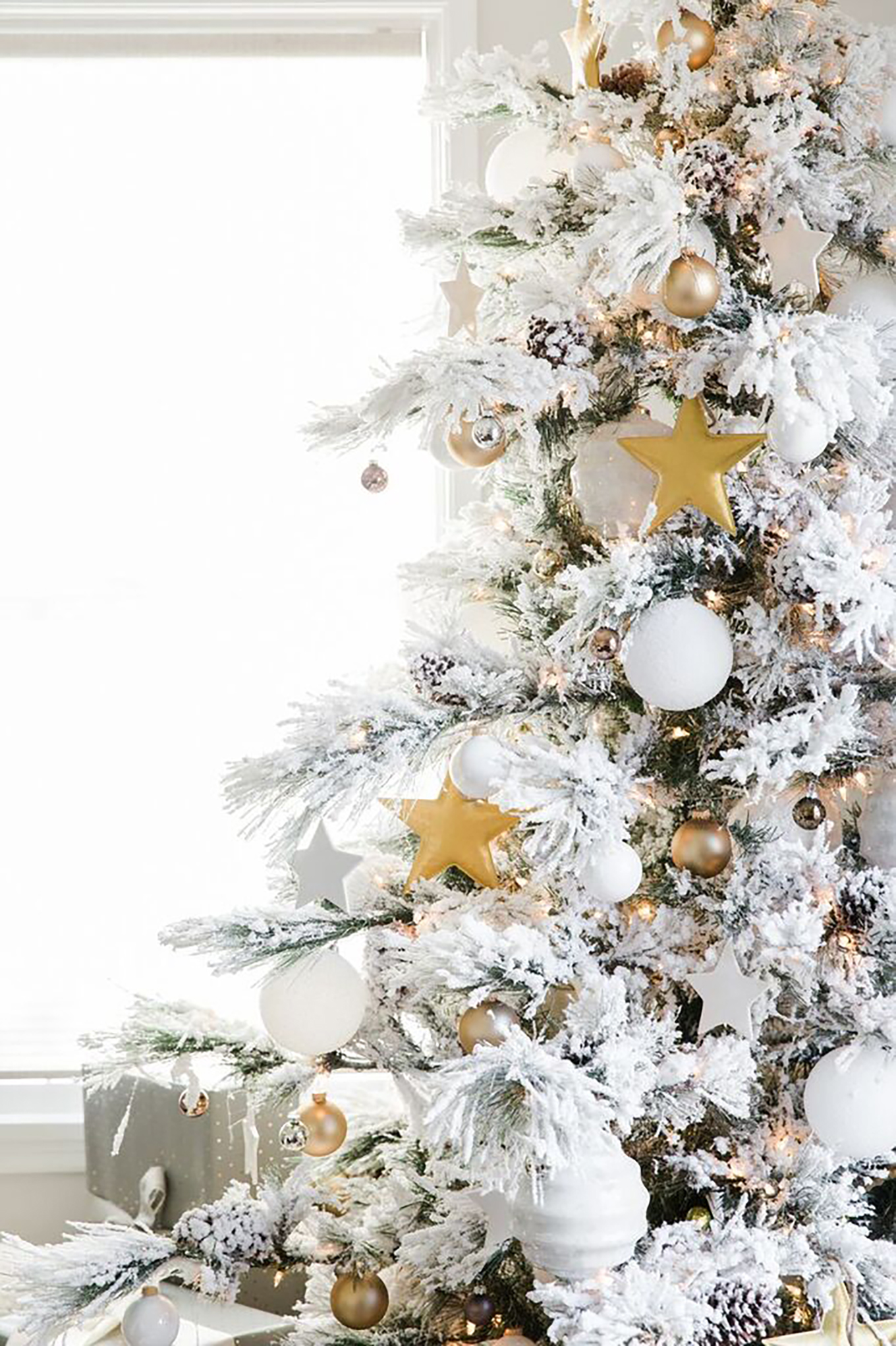 white and gold christmas tree