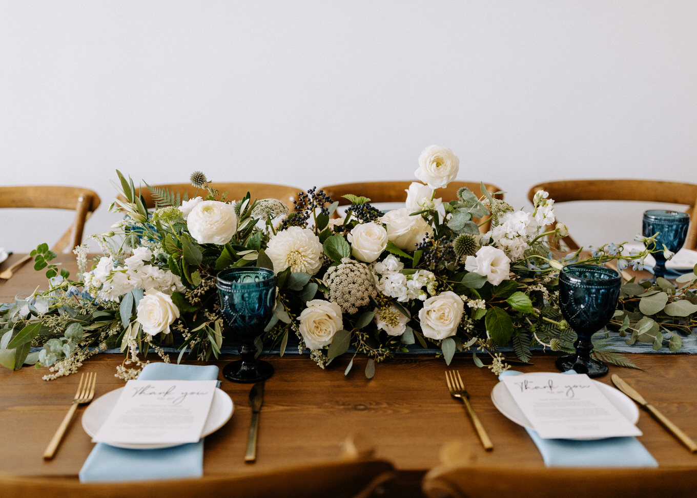 white and blue floral centerpieces