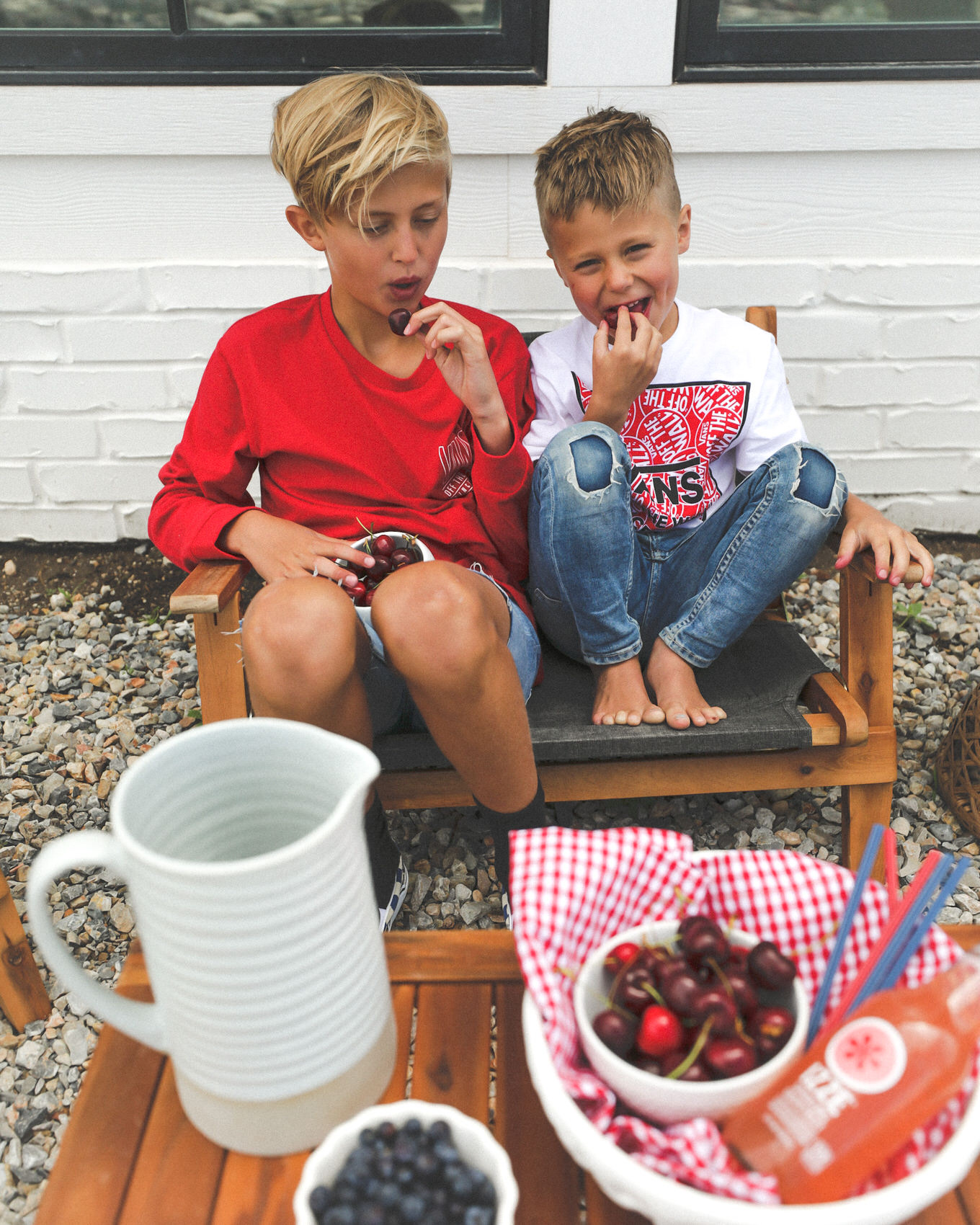 brothers eating snacks