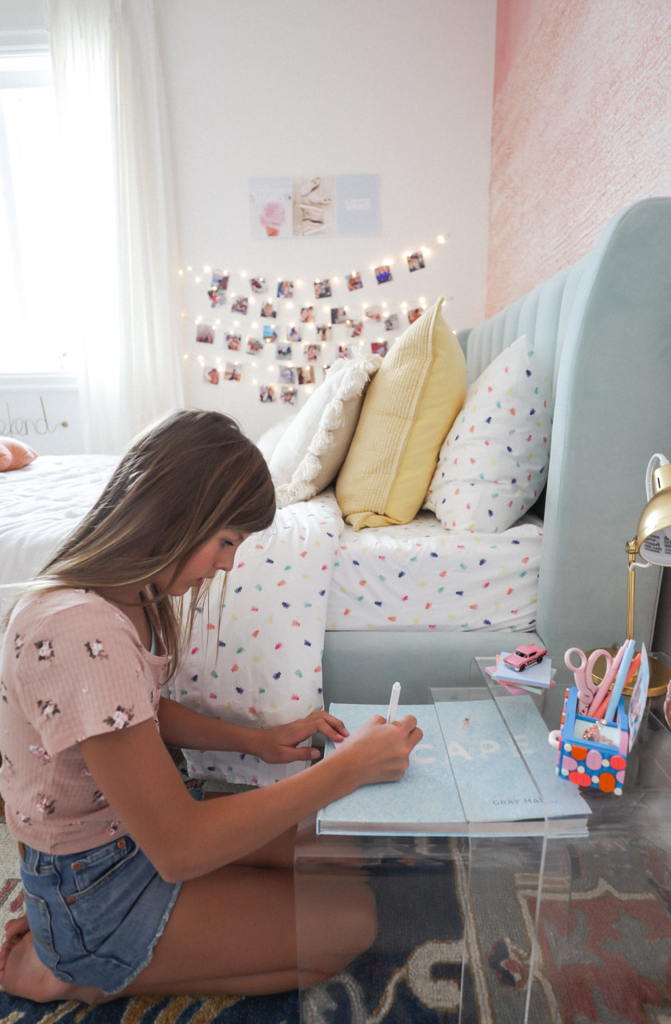 little girl art table