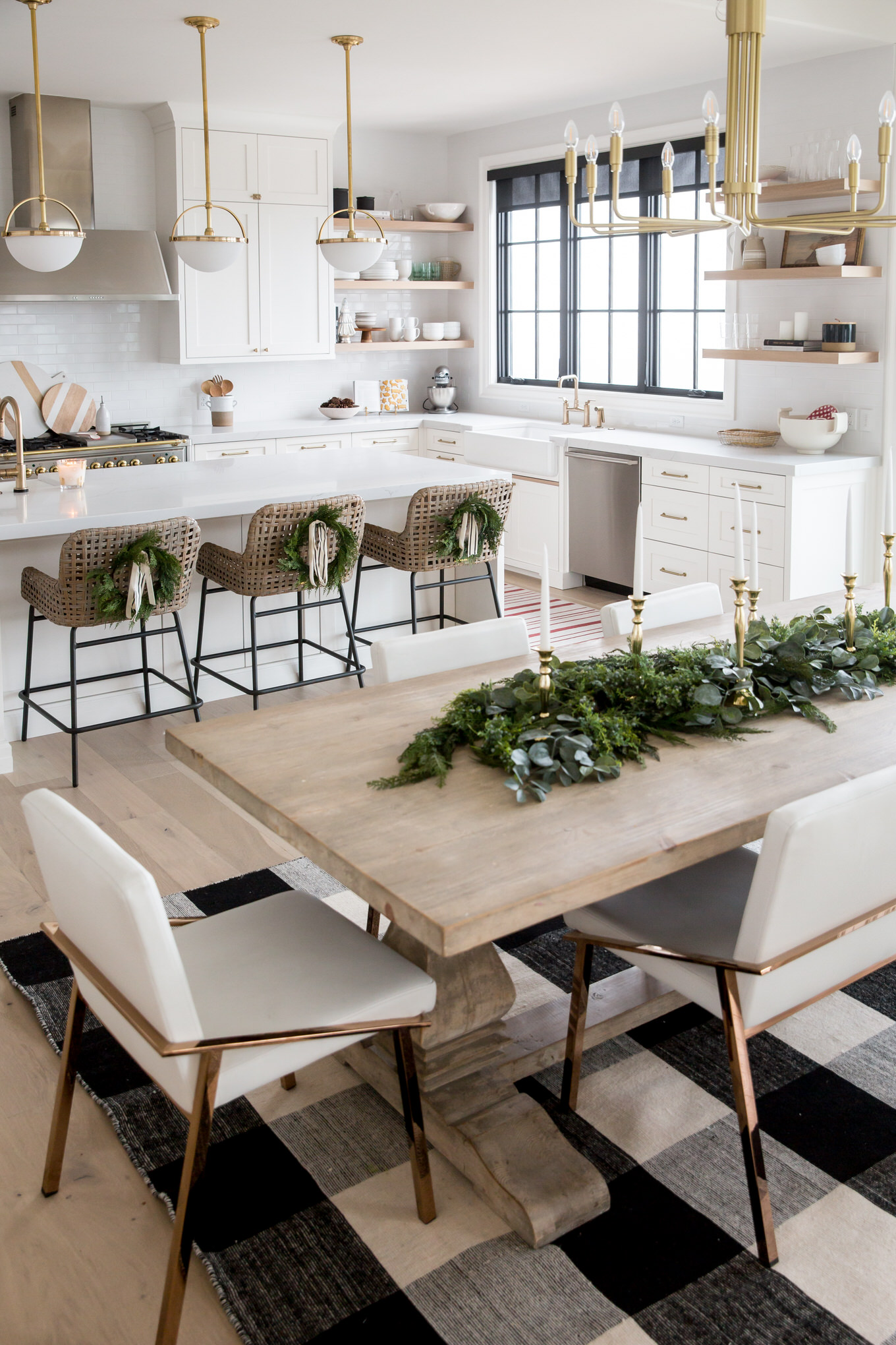 holiday dining room decor