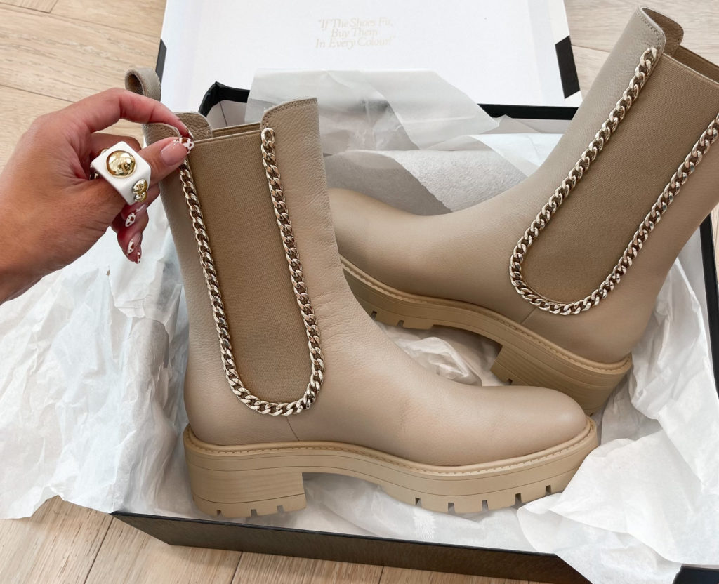 https://www.hellofashionblog.com/wp-content/uploads/2021/09/SPHAUL-3-1-e1631049307981-1024x832.jpg