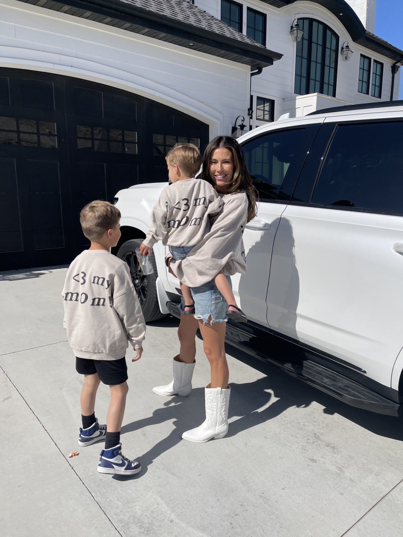 https://www.hellofashionblog.com/wp-content/uploads/2022/04/MOTHERSDAYSWEATSHIRT-scaled-e1650562079223.jpg